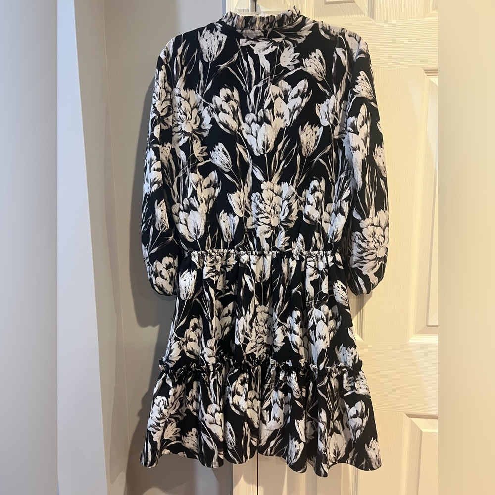 Isaac Mizrahi Monochrome Floral Dress - Picture 3 of 6